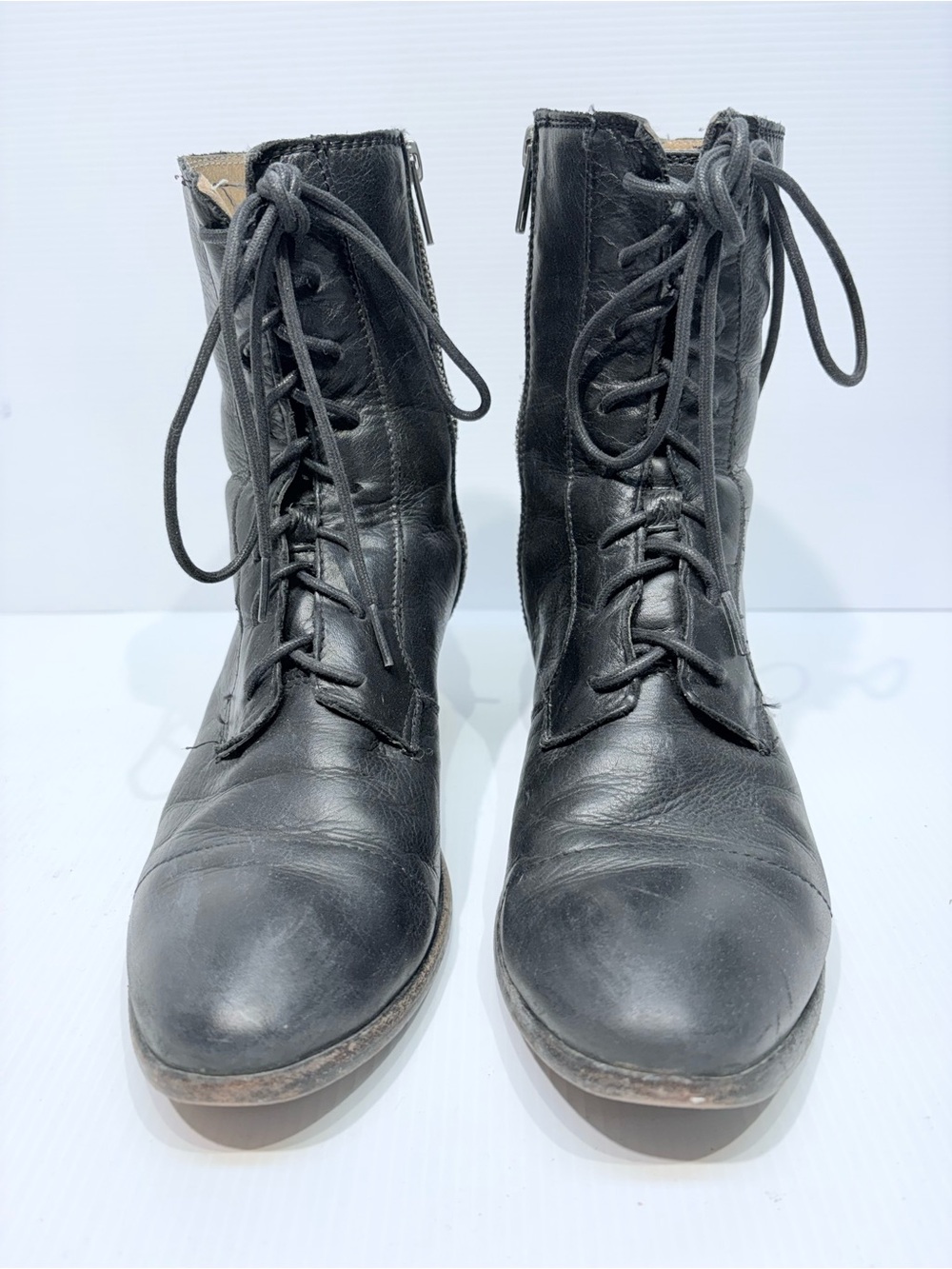 Classic FRYE Courtney Lace Up Boots, Stacked Heel - Women's Size 8